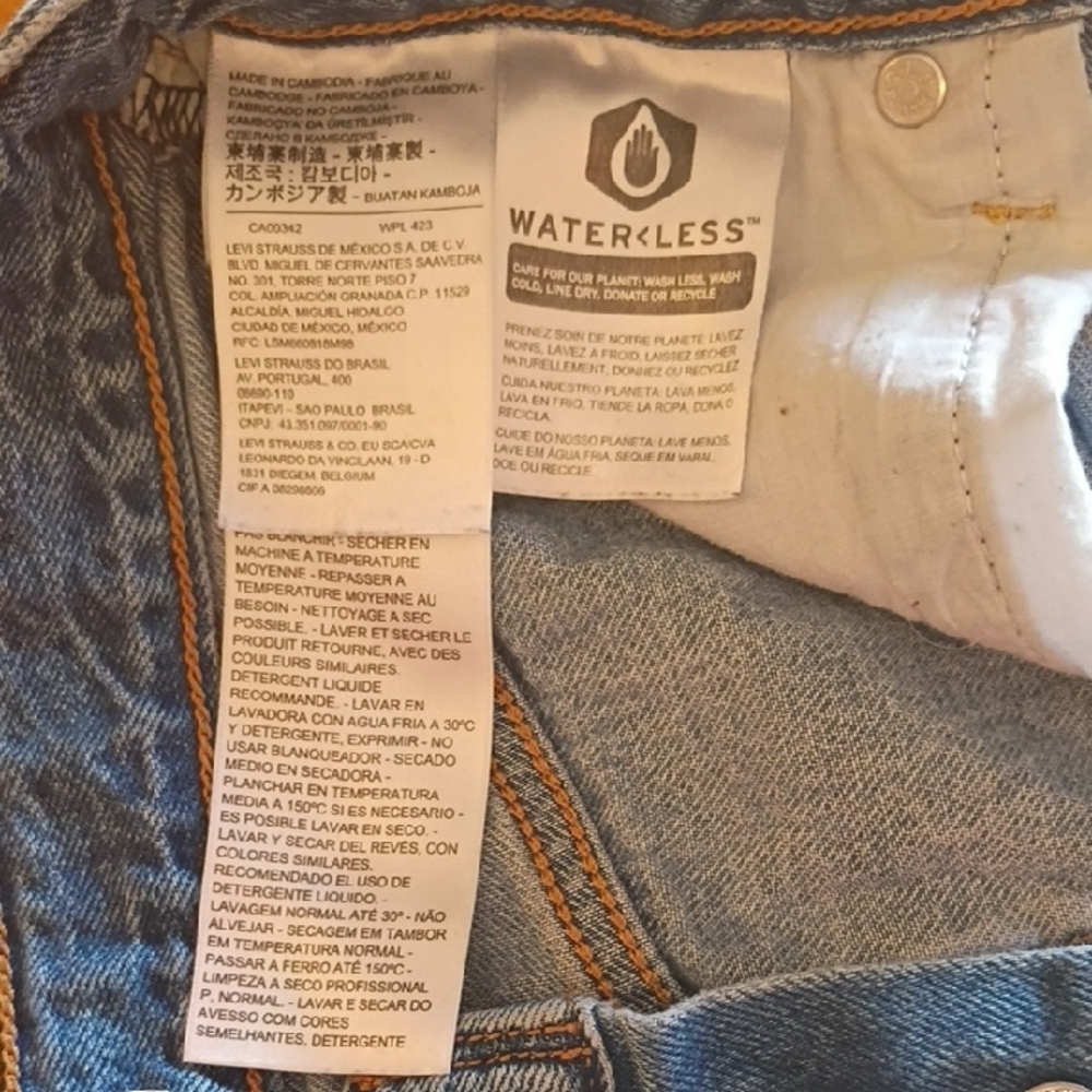 Levi's Premium Ribcage Straight Button Fly  Jeans. Size 28.Great For School. - Picture 10 of 12
